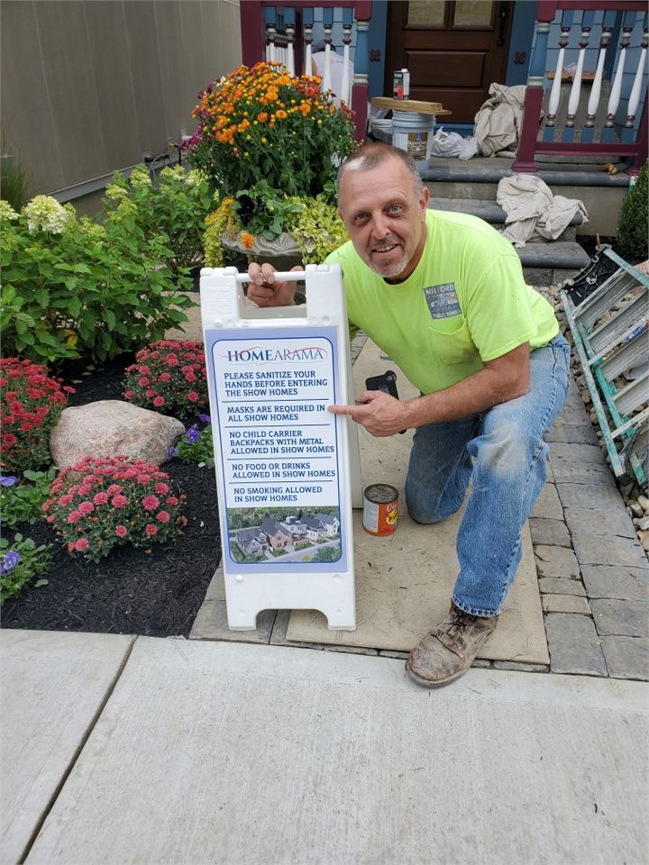 DE Plumbing team member at the Homearama event